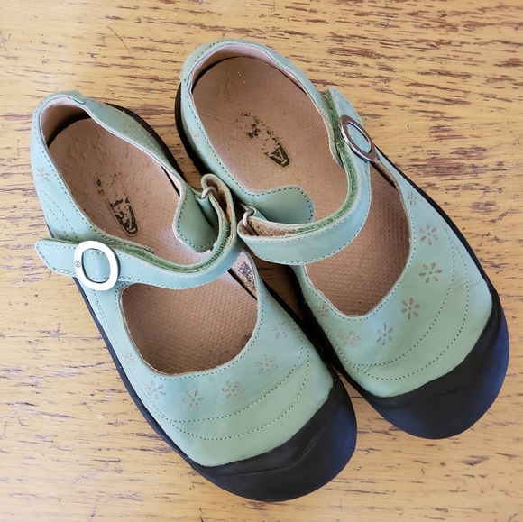 womens keen size 8